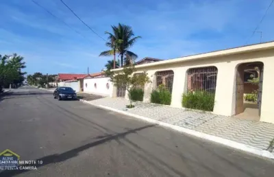 Casa térrea isolada com edícula - 4 dorms no total! 6 vagas de garagem!