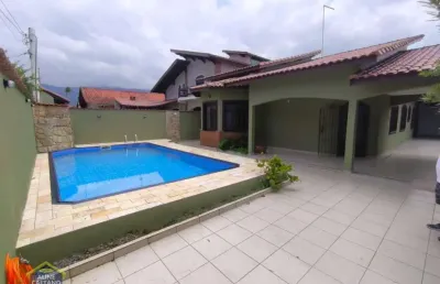 Casa isolada 130 mts do mar, pronta para morar, financia!