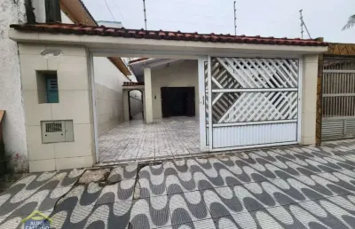 Casa térrea geminada do ladinho da praia - 3 dorms e financia!