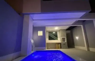 Sobrado novo com 3 suítes 3 vagas de garagem! lado praia! financia!