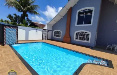 Lindo sobrado com piscina e espaço gourmet com churrasqueira a carvão!