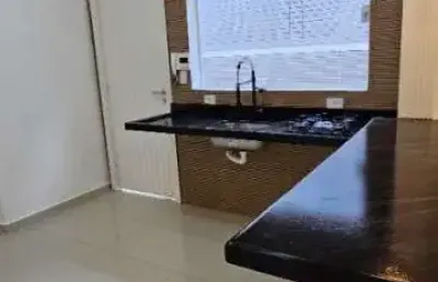 Linda casa térrea geminada - toda reformada - do ladinho da praia!