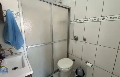 Linda kit com elevador e portaria na vila tupi - pertinho do mar!