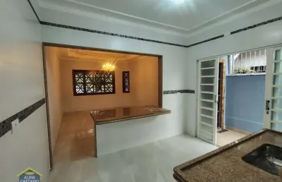 Linda casa reformada com 2 dorms  - churrasqueira a carvão e financia!