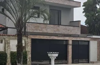 Casa de condomínio , 1 dorm com quintal , ótima localização apenas r$190 mil.