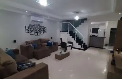 Oportunidade!! sobrado 03 dorms, pertinho da praia!!