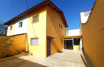 Sobrado à venda em mongaguá – vila atlântica com 2 dormitórios, churrasqueira e 3 vagas