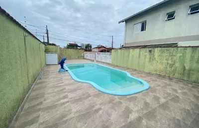 Casa à venda a poucos passos da praia – condomínio fechado com piscina