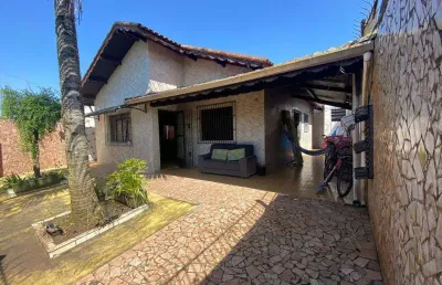 Casa com edícula e suíte à venda no litoral – ideal para moradia ou investimento