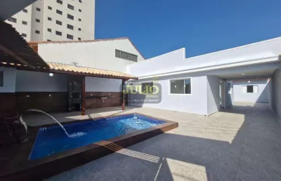 Casa a venda em mongaguá lado praia!  02 dorms, piscina e edicula com 1 suite