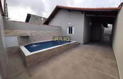 Casa nova, com excelente localização e lazer completo para toda a família em mongaguá