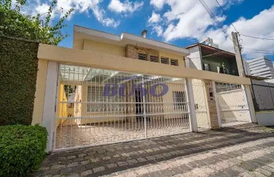 Casa com 3 quartos para alugar na Rua Ivo Leão, 568, Alto da Glória, Curitiba