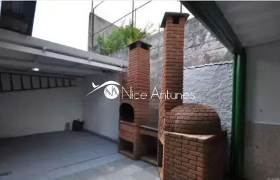 Casa térrea  com 2 quartos e 1 banheiro , 3 vagas de garagem, quintal com churrasqueira