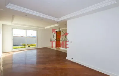 Sobrado com 145m² 3 quartos 2 suítes e 1 vaga para locação no santa cândida