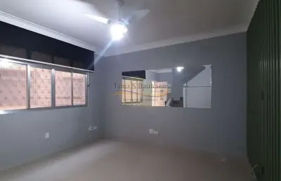 Sobrado bem conservado em villagio - bairro macuco - santos/sp.