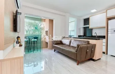 Apartamento com 02 dormitórios e 01 vaga de garagem, próximo à praia de bombas.