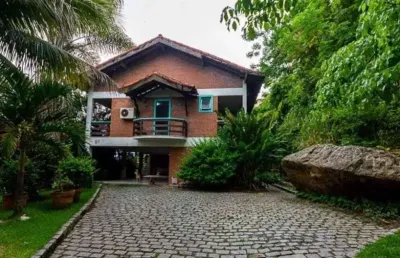 Casa com 6 quartos para alugar na Travessa Conrado Leopoldo Froes, 92, São Francisco, Niterói