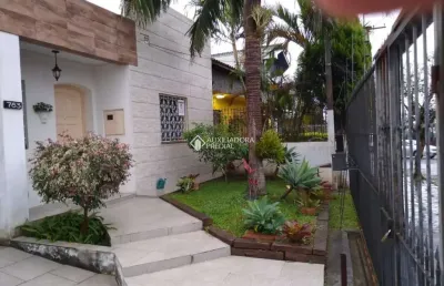 Casa com 3 quartos à venda na rua das caravelas, 783, vila ipiranga, porto alegre, 250 m2 por r$ 1.080.000