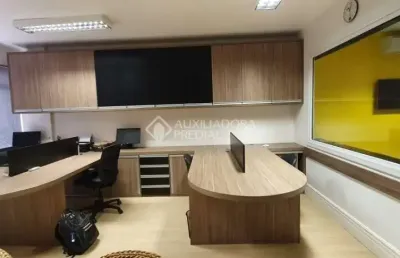 Sala comercial à venda na avenida coronel lucas de oliveira, 1841, petrópolis, porto alegre, 48 m2 por r$ 375.000