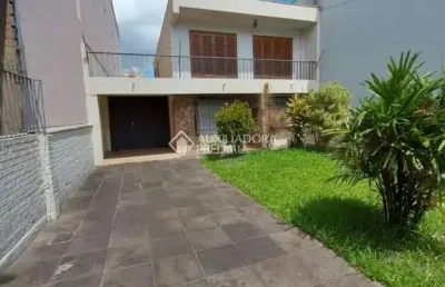 Casa com 3 quartos à venda na rua chile, 643, jardim botânico, porto alegre, 250 m2 por r$ 1.200.000
