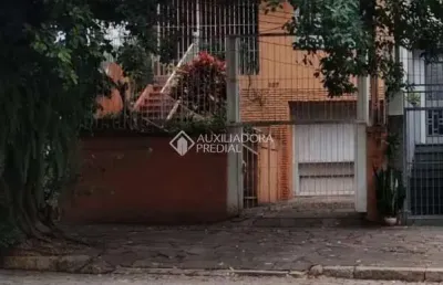 Casa com 3 quartos à venda na avenida iguassu, 237, petrópolis, porto alegre, 232 m2 por r$ 1.600.000