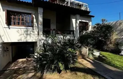 Casa com 4 quartos à venda na rua butuí, 173, cristal, porto alegre, 376 m2 por r$ 950.000