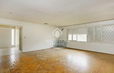 Casa com 2 quartos à venda na rua chavantes, 334, vila assunção, porto alegre, 130 m2 por r$ 895.000