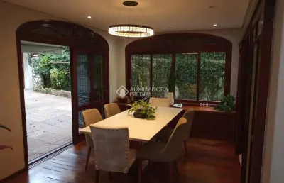 Casa com 4 quartos à venda na rua alfredo schuett, 320, três figueiras, porto alegre, 296 m2 por r$ 2.499.900