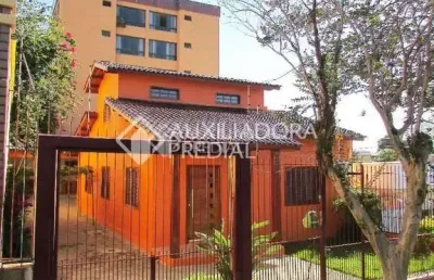 Casa em condomínio fechado com 3 quartos à venda na rua guiné, 486, vila ipiranga, porto alegre, 170 m2 por r$ 858.600