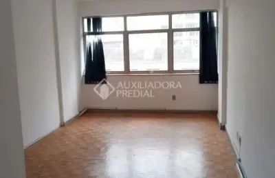 Sala comercial à venda na praça otávio rocha, 115, centro histórico, porto alegre, 24 m2 por r$ 125.900