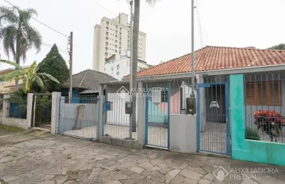 Casa comercial à venda na rua guilherme klippel, 87, passo da areia, porto alegre, 189 m2 por r$ 620.000