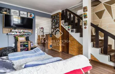 Casa com 2 quartos à venda na rua amaury silveira, 368, mário quintana, porto alegre, 110 m2 por r$ 380.000