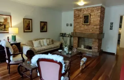 Casa com 3 quartos à venda na rua doutor joão simplício alves de carvalho, 515, vila ipiranga, porto alegre, 330 m2 por r$ 1.700.000