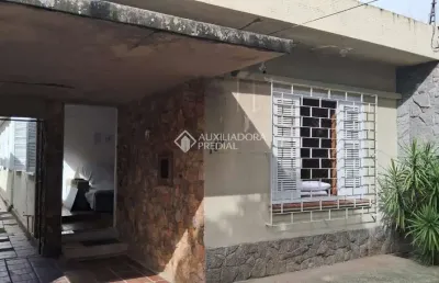 Casa com 3 quartos à venda na rua serro azul, 103, santa maria goretti, porto alegre, 136 m2 por r$ 770.000