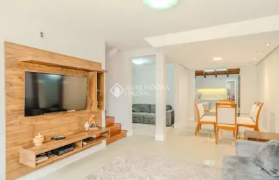 Casa em condomínio fechado com 3 quartos à venda na rua paraguá, 60, vila assunção, porto alegre, 162 m2 por r$ 910.000