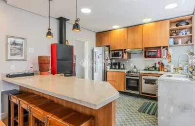 Casa com 3 quartos à venda na rua eurico lara, 539, medianeira, porto alegre, 231 m2 por r$ 880.000