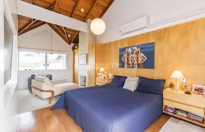Casa em condomínio fechado com 3 quartos à venda na rua joão caetano, 717, três figueiras, porto alegre, 324 m2 por r$ 3.600.000