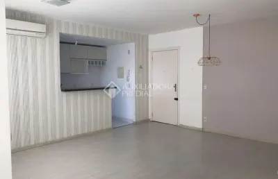 Apartamento com 3 quartos à venda na avenida dom cláudio josé gonçalves ponce de leão, 240, vila ipiranga, porto alegre, 65 m2 por r$ 420.000