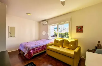 Apartamento com 1 quarto à venda na avenida independência, 479, independência, porto alegre, 29 m2 por r$ 200.000