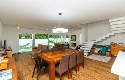 Casa em condomínio fechado com 3 quartos à venda na rua doutor ney de castilhos ferreira, 300, pedra redonda, porto alegre, 438 m2 por r$ 2.400.000