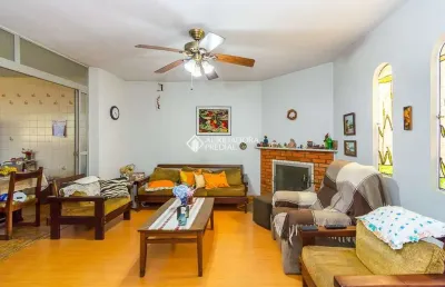 Casa com 3 quartos à venda na rua doutor barbosa gonçalves, 261, chácara das pedras, porto alegre, 250 m2 por r$ 1.915.000