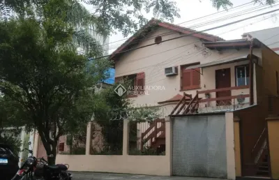 Casa em condomínio fechado com 11 quartos à venda na rua guararapes, 492, petrópolis, porto alegre, 250 m2 por r$ 1.551.000