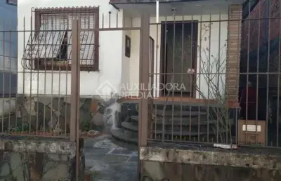 Casa com 3 quartos à venda na rua artur fabião carneiro, 35, passo da areia, porto alegre, 250 m2 por r$ 750.000