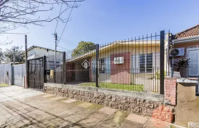 Casa com 3 quartos à venda na avenida brino, 409, santa maria goretti, porto alegre, 140 m2 por r$ 589.000