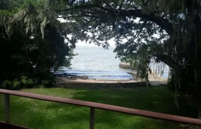 Casa em condomínio fechado com 3 quartos à venda na rua jacarandás, 136, ponta grossa, porto alegre, 120 m2 por r$ 850.000