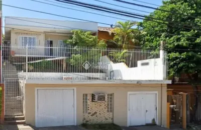 Casa com 3 quartos à venda na rua doutor barbosa gonçalves, 41, chácara das pedras, porto alegre, 141 m2 por r$ 900.000