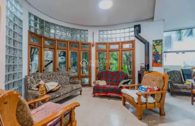 Casa em condomínio fechado com 6 quartos à venda na rua carlos ferreira, 130, teresópolis, porto alegre, 496 m2 por r$ 850.000