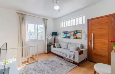 Casa com 3 quartos à venda na rua oscar schneider, 337, medianeira, porto alegre, 90 m2 por r$ 550.000