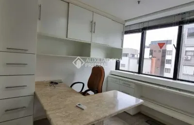Sala comercial à venda na avenida getúlio vargas, 1594, menino deus, porto alegre, 40 m2 por r$ 295.000