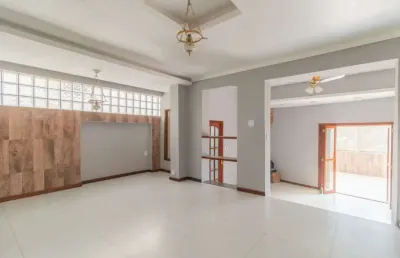 Casa com 4 quartos à venda na rua lindolfo color, 133, medianeira, porto alegre, 336 m2 por r$ 665.000